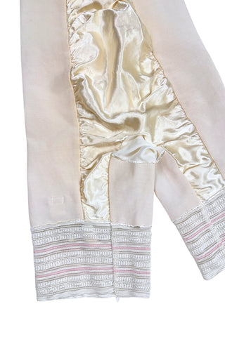 Vintage 1950s Bi-flex girdle shorts shaper garment with integrated stocking garters.

Crafted from mixed synthetic fabrics with a cotton smoother panel in the front to provide structure.

Inside the leg openings are stocking garter clips (hidden inside so that they don’t spoil the line of the garment).

The perfect base for all your true vintage or vintage inspired looks.

Designed by Bi-flex in Montreal, Canada.