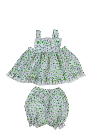 Vintage 1970s baby dress set of apron dress and bloomers with green apple blossom print. The top and hem of the apron, as well as the leg openings of the bloomers, are trimmed with tiny white lace.

Marked size 18. 65% polyester, 35% cotton.