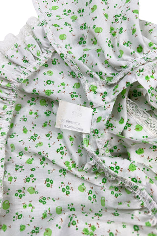 Vintage 1970s baby dress set of apron dress and bloomers with green apple blossom print. The top and hem of the apron, as well as the leg openings of the bloomers, are trimmed with tiny white lace.

Marked size 18. 65% polyester, 35% cotton.