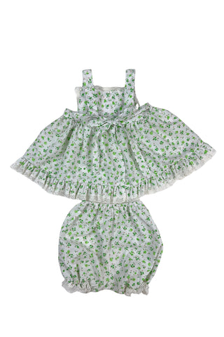 Vintage 1970s baby dress set of apron dress and bloomers with green apple blossom print. The top and hem of the apron, as well as the leg openings of the bloomers, are trimmed with tiny white lace.

Marked size 18. 65% polyester, 35% cotton.