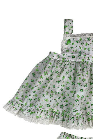 Vintage 1970s baby dress set of apron dress and bloomers with green apple blossom print. The top and hem of the apron, as well as the leg openings of the bloomers, are trimmed with tiny white lace.

Marked size 18. 65% polyester, 35% cotton.