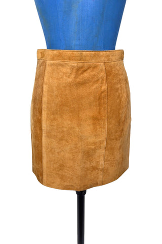 Vintage 1980s suede mini skirt in a light caramel brown colour. The skirt is constructed with a middle panel down the front, and darts in the back to add shape. The skirt closes in the back with a zipper and a snap closure at the waist, and is fully lined.