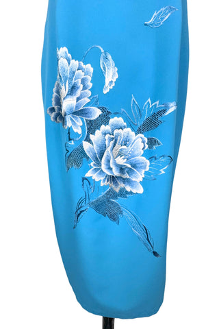 Vintage 1980s cheongsam dress in peacock blue with large white peony flower embroidery. The dress is sleeveless, with a mandarin collar, and closes with three frog closures across the chest, and a side zipper. The dress is unlined.
