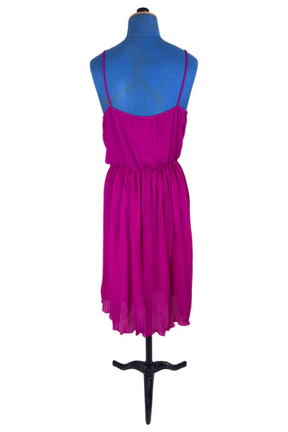 Vintage 1970s cocktail dress in raspberry chiffon with an accordion pleated skirt with elasticized waist.

Designed by Lori Ann Petites. Made in Canada.

Marked size 7/8. Fits like a medium to large.
