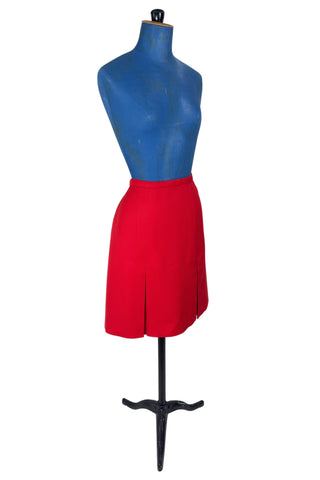 Vintage 1960s skirt in structured red wool gabardine with two front box pleats. The skirt closes in the back with a cotton twill zipper, and is fully lined in red acetate. 